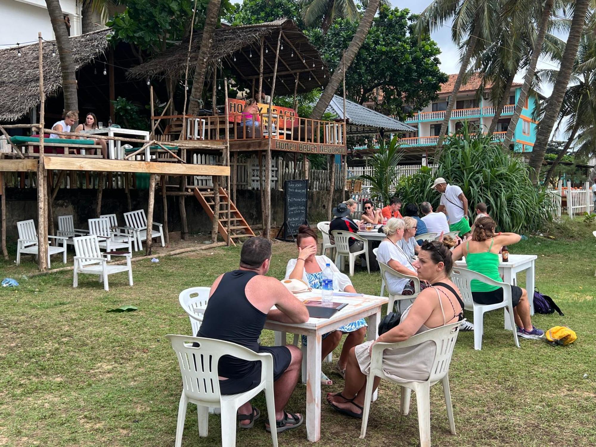Honey Beach Hostel نيجومبو المظهر الخارجي الصورة